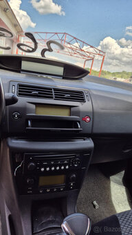 Citroen C4 1,6i 80kw kód: NFU - 13