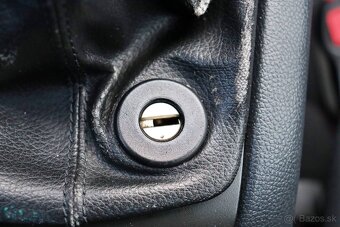 Škoda Octavia 1.6 Ambiente - 13