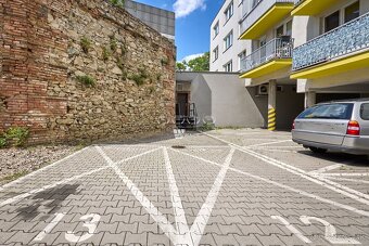 Na predaj: komerčné priestory v centre Pezinka - 13