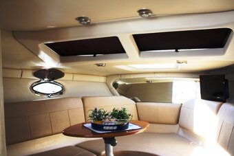 Motorový čln Model-Regal 2565 - 13