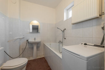 Rodinný dom s veľkým pozemkom | 2 064 m² | Komárovce - 13