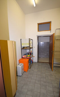 Polyfunkčná budova s výhodnou polohou - len 1 km od centra m - 13