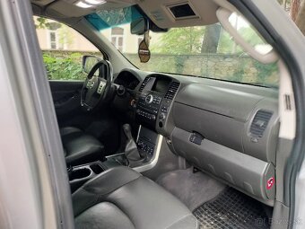 Nissan NAVARA 2.5 DCI 140kw M6 4x4 Rok 2012 PLATINUM - 13
