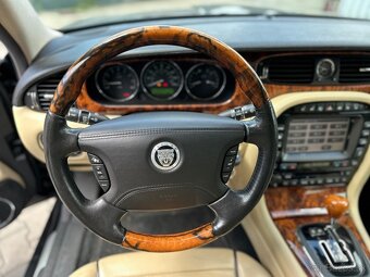 Jaguar XJ8 - 13