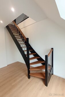Samonosné drevené schody - 13