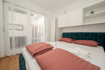 Chorvatsko-luxusný zariadený 4 izbový apartmán na Pagu - 13