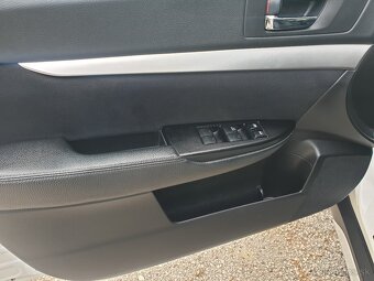 Subaru Outback 2.0D - 13
