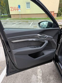 Audi e-tron 55 S-LINE 300 kW 408PS Quattro, Panoráma, Matrix - 13