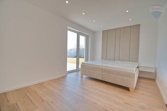 Na predaj: 4 izbový rodinný dom s garážou, pozemok 753m2, Vy - 13