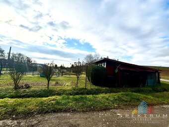 Exkluzívne na predaj  záhrada s chatkou v Bánovciach n/B - 13
