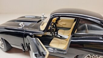 1:18 JAGUAR E COUPE, č - 13
