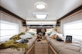 170PS 2023 5míst obytné auto karavan velmi pěkný stav - 13