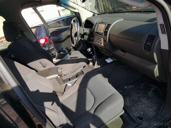 Nissan Navara 2.5 dCi - 13