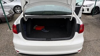 Volkswagen Jetta 1.6 TDI Comfortline - 13