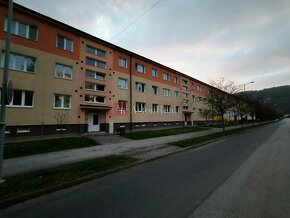 REZERVOVANÉ: Slnečný 2-izbový byt s balkónom na ulici Obranc - 13
