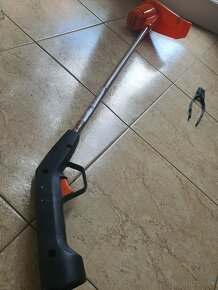 Strunová kosačka Black & Decker 9" Cut z Ameriky na 120V - 13