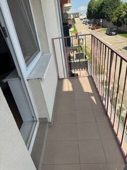 Priestranný 1-izbový byt s balónom a parkovacím státim - 13