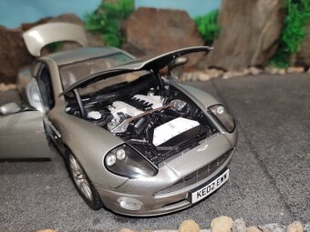 prodám model 1:18 aston martin vanquish James Bond - 13