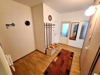 JUH - 3izb.byt, Spolu 77 m2, nový výťah, 4p., 2x kumbál, piv - 13
