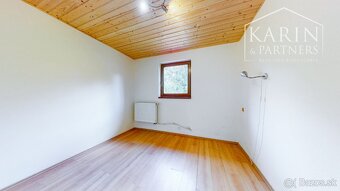 Rodinný dom na samote s pozemkom 4676 m2 11 km od Púchova - 13