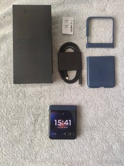 Motorola Razr 60 Pantone Gibraltar Sea 256GB,8GB RAM - 13