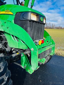 Komunální traktor JOHN DEERE 4720. - 13