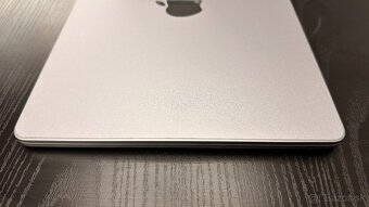 Predám Macbook Air M2 16GB RAM, 512SSD, vadný dislej - 13