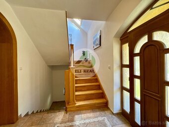 Exkluzívne bývanie na troch poschodiach s veľkou záhradou a  - 13