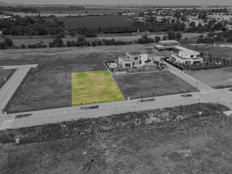 Na predaj nadštandardný stavebný pozemok vo vyhľadávanej lok - 13