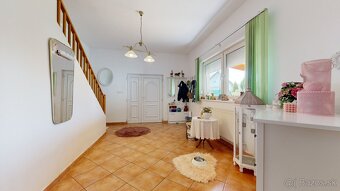 RODINNÝ DOM S DVOMA GARÁŽAMI VO VEĽKOM BIELI - 13