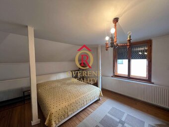 Exkluzívne na predaj priestranný rodinný dom so slnečnou záh - 13