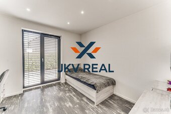 Moderný 5-izbový rodinný dom s bazénom a altánkom | Veľké Úľ - 13