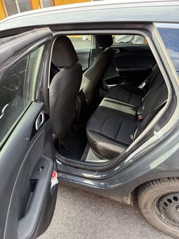 Kia ceed sw gold - 13