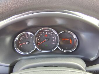 Dacia sandero - vianocny darcek r.v. 2013 - 13