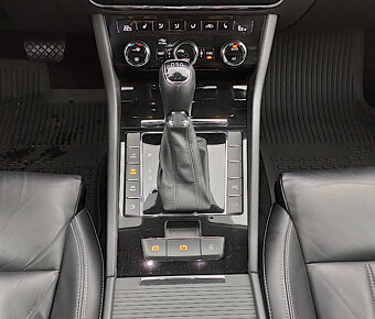 Škoda Superb IV kombi PHEV L&K - 13