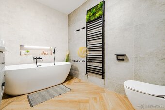 Novostavba – Kompletne zariadený rodinný dom s modernými tec - 13