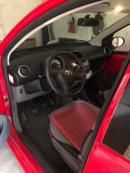 Toyota Aygo 1,0 5D . - 13