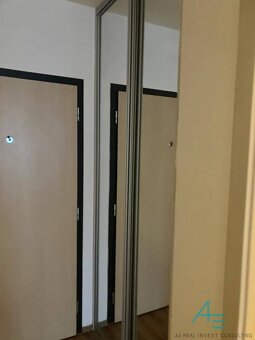 Bezbariérový,  2.izbový byt s predzáhradkou a garážovým stát - 13