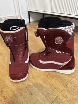 Predám snowboard s viazaním, topánky aj prilbu. - 13