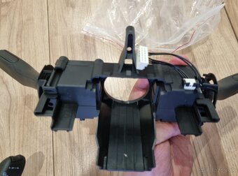 TEMPOMAT OVLÁDANIE PAČKY POD VOLANTOM - 13