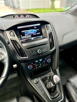 Ford Focus 2.0 ST - 13