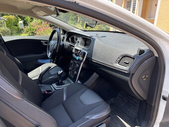 Volvo V40 Momentum 2016 - 13