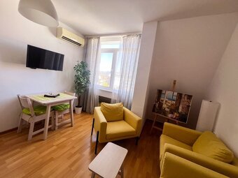 Štýlovo zariadený jednoizbový apartmán pre pohodlné bývanie  - 13