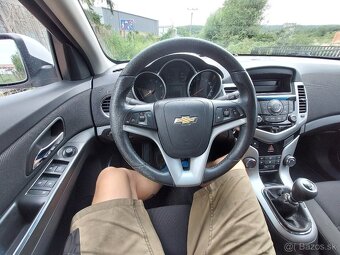 Predám Chevrolet Cruze r.v. 2011, 1.6i, 91kW, 115 xxx km - 13