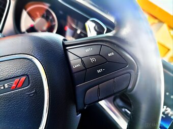 Dodge Challenger 5.7 HEMI V8 - 13