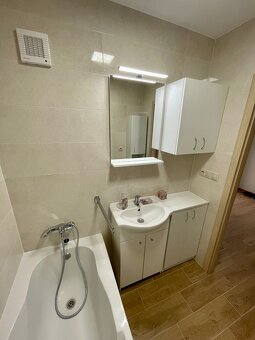Prenajmem zrekonštruovaný 2 izbový byt v centre mesta - 13