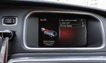 Volvo V40 D2 2.0L 120k R-Design Edition - 13