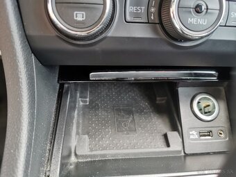 Predám Škodu Superb combi 2.0 TDI Style - 13