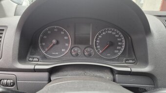 VOLKSWAGEN GOLF V 1,4I 66KW - 13