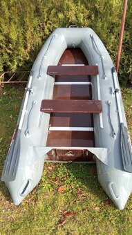 Čln, sonar,motor a príslušenstvo - 13